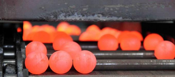 Φαρμακευτική τιμή 30mm 50mm 100mm Στρίψιμο Σφαίρες εξόρυξης Σφυρηλατημένη Χάλυβα Σφαίρα Για Ball Mill 2