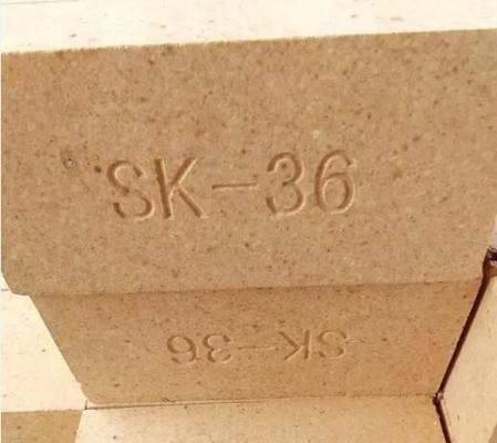Τεχνητό σχήμα ανθεκτικό τούβλο 230x114x65mm Τυποποιημένο μέγεθος τούβλο φωτιάς για κεραμικό φούρνο υψηλής θερμοκρασίας