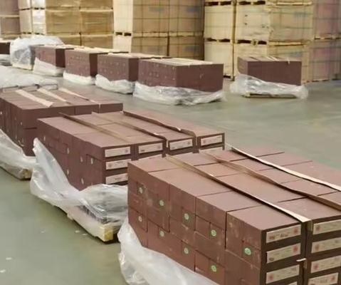 Υψηλής καθαρότητας 98% MgO Μαγνησίτης Ανθεκτικά τούβλα νεκρά καμένα τούβλα μαγνησίας για φούρνους τσιμέντου